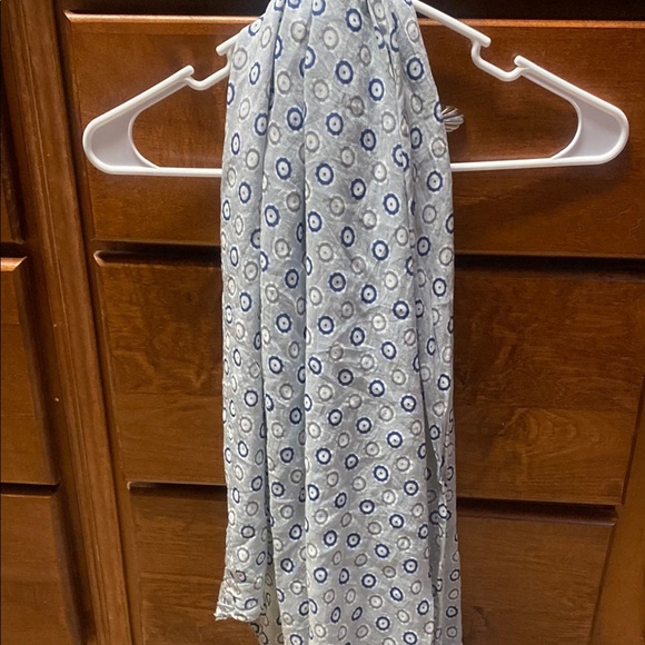 Chic Circular Patterned Italian Made Scarf - Picture 1 of 8